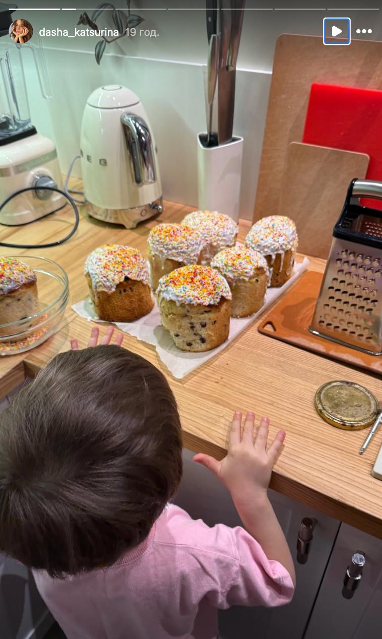 Пасхальные шедевры: как выглядят паски Осадчей, Усик, Кацуриной и других звезд (фото)